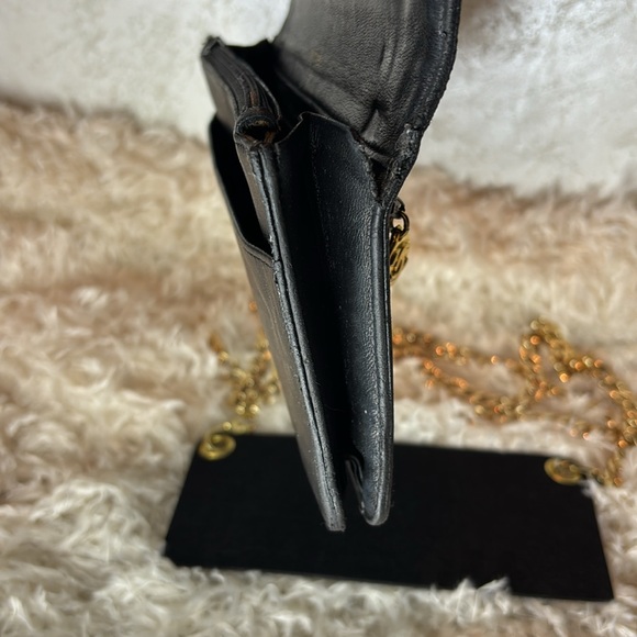 CHANEL Vintage Lambskin CLUTCH - Picture 7 of 11